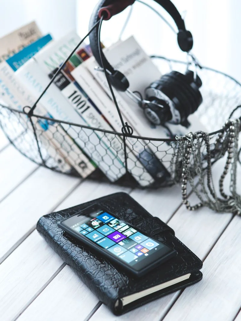 Smartphone repair on the bench