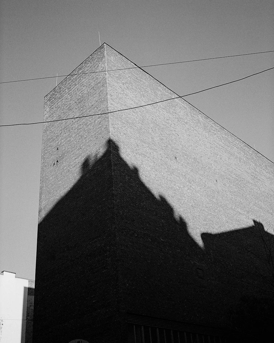 Monolithic architectural structure